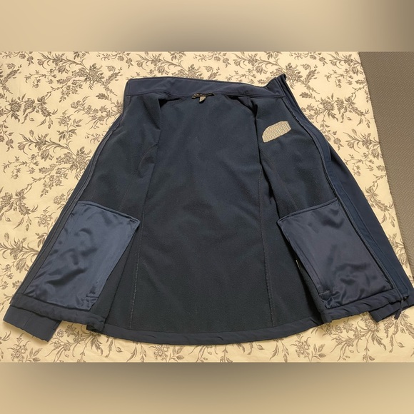 Seattle Kraken Women's Softshell Jacket in Excellent Condition, size M - Picture 4 of 5